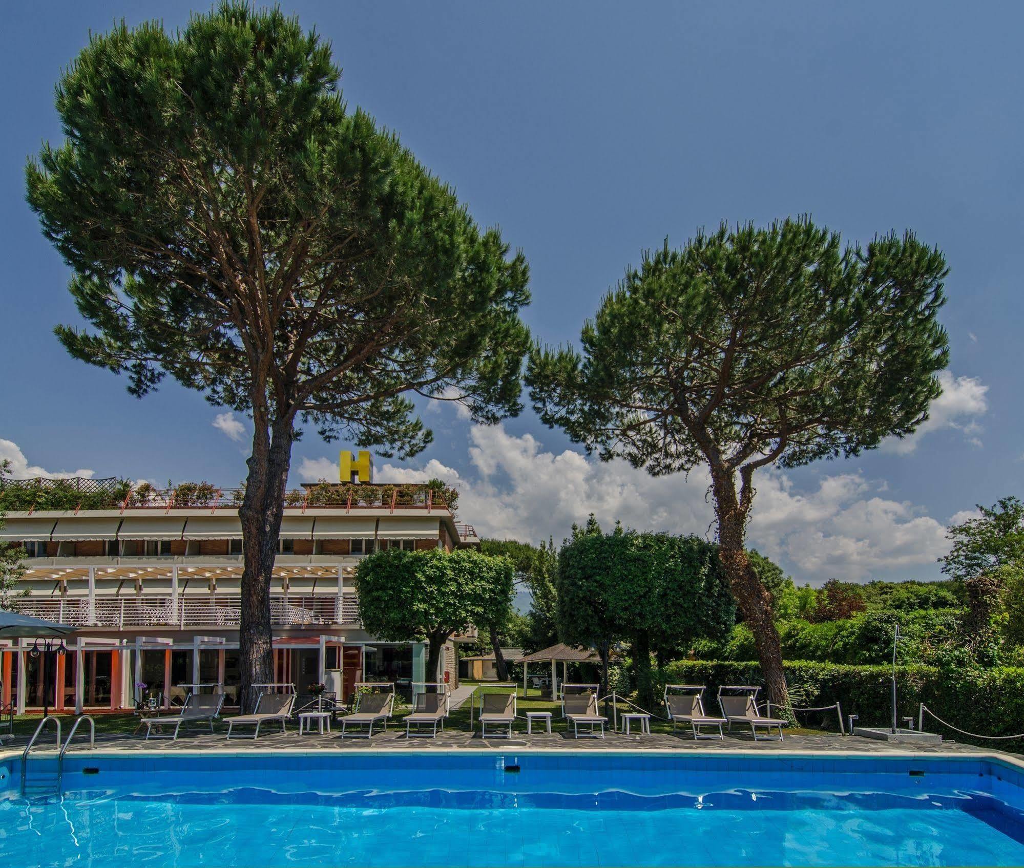 Hotel Hermitage Marina di Massa Exterior foto